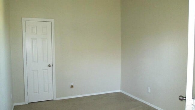 Building Photo - 7905 Diamond Oak Dr