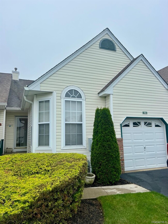 Building Photo - 703 Constance Ln