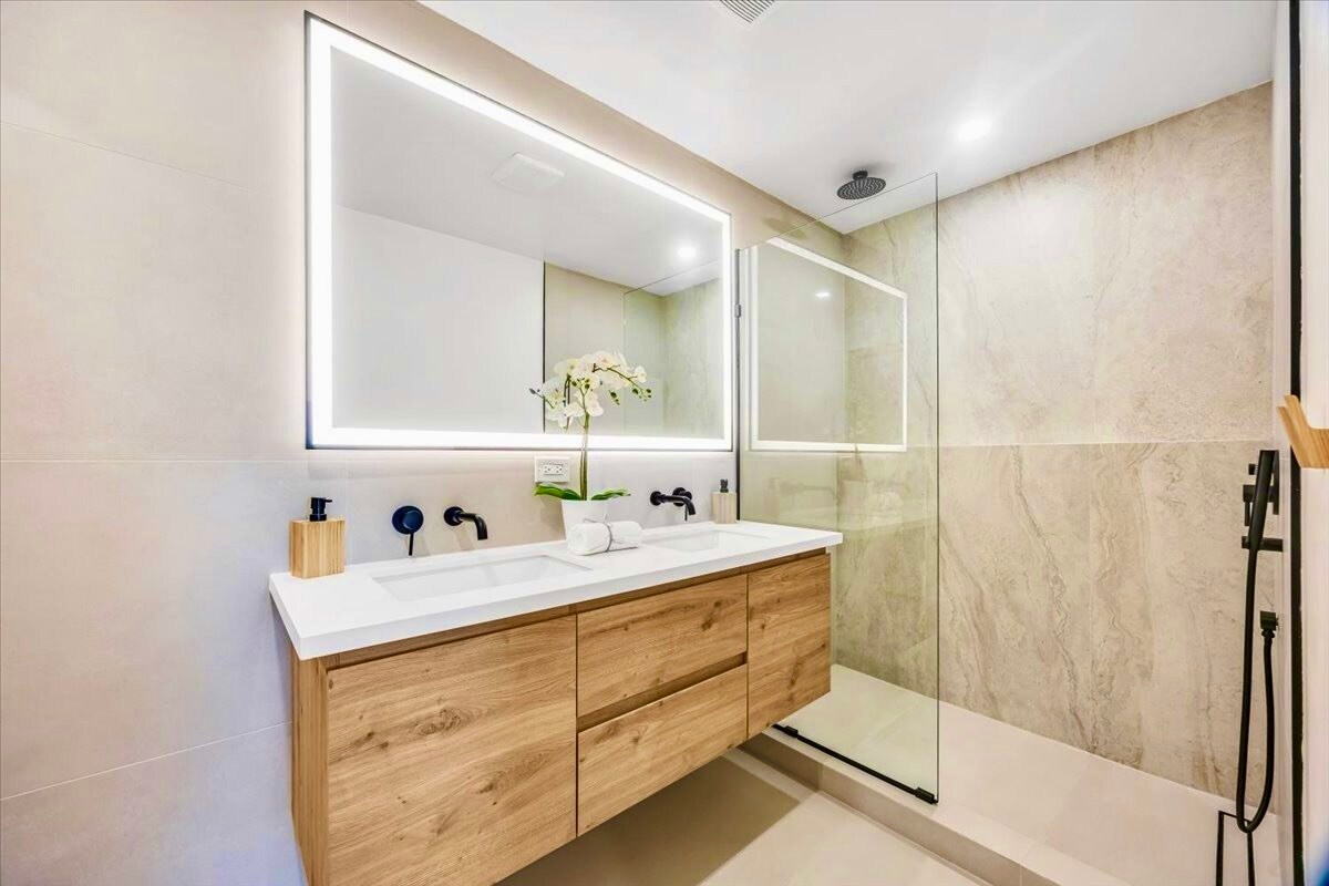 Building Photo - 1930 Kemper St