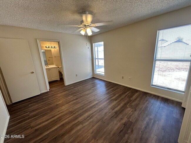 Building Photo - 3226 N Sycamore Pl