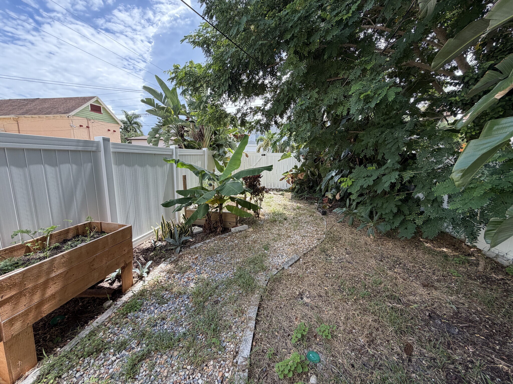 Building Photo - 2 Bed/2 Bath