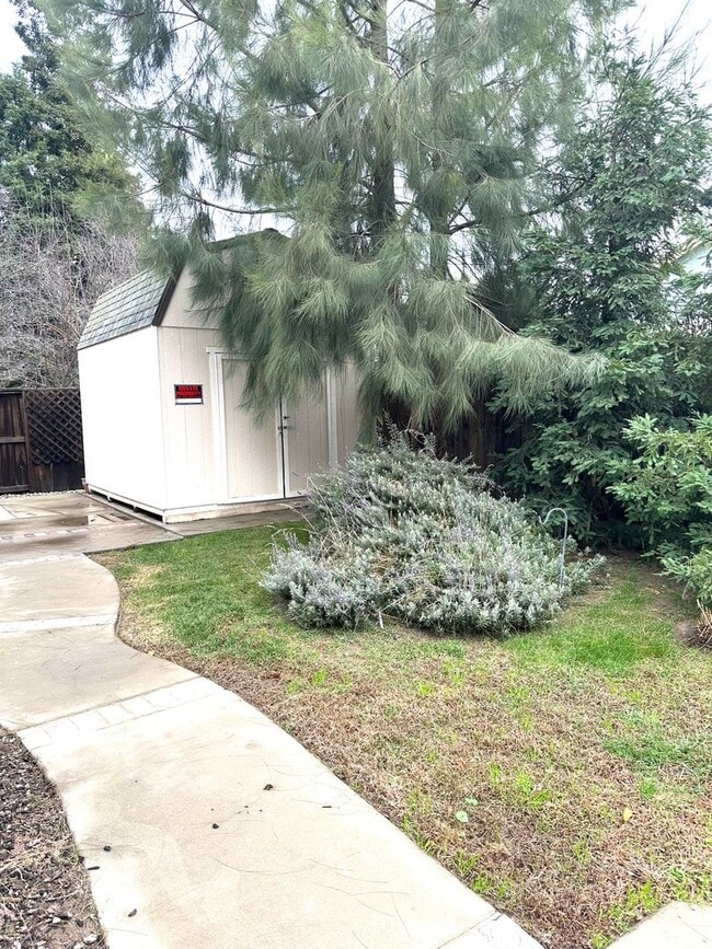 Building Photo - Beautiful charming single story home