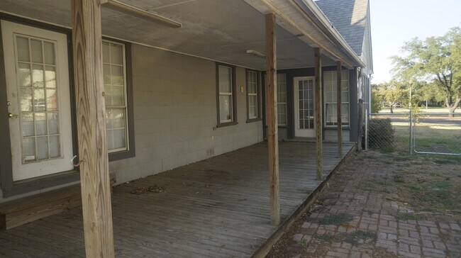Building Photo - 1016 Puryear Dr