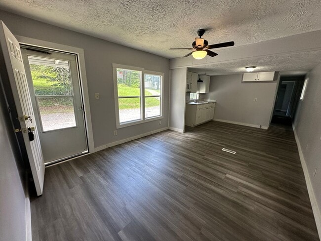 Building Photo - Updated single wide. Water/lawn care inclu...