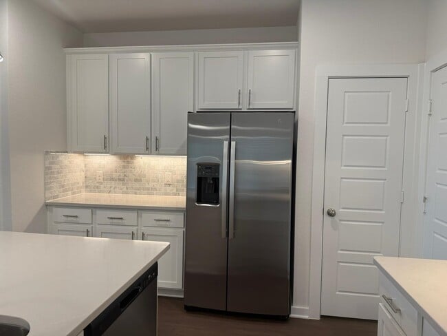 Building Photo - 32455 Sunbeam Dr