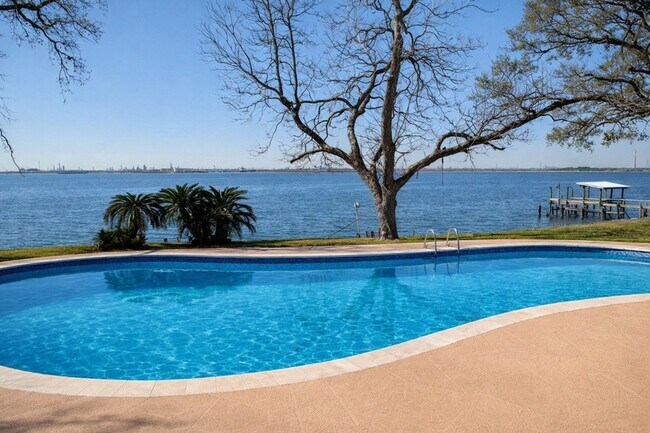 Building Photo - 5315 Bayway Dr