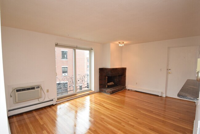 Building Photo - 135 Inman St