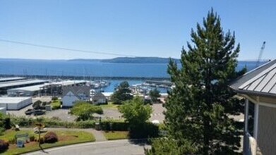 Building Photo - Discover your new home in Des Moines!