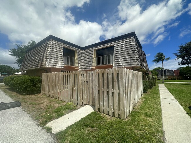 Building Photo - 354 Lake Arbor Dr
