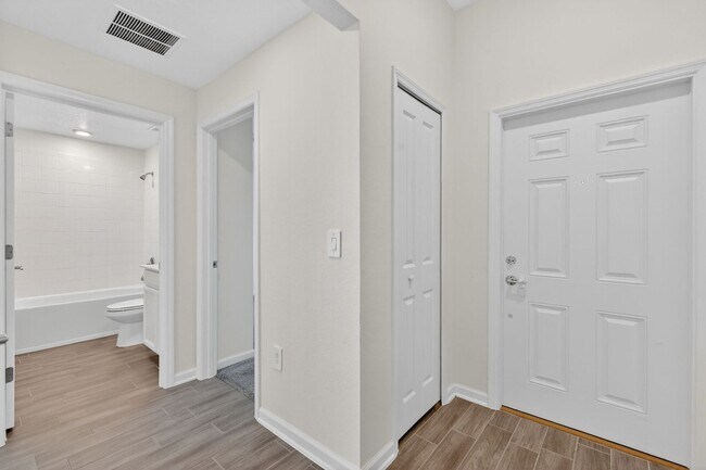 Building Photo - Available Now! Well-Maintained 3BR/2BA in Great Neighborhood