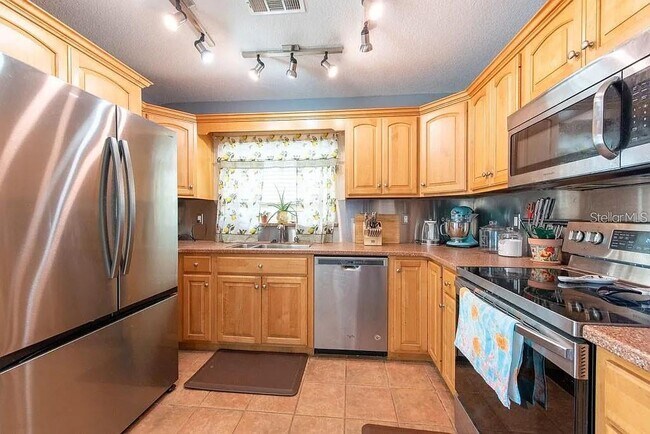 Building Photo - 9415 Pebble Glen Ave