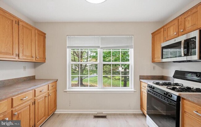 Building Photo - 362 Hamilton Dr