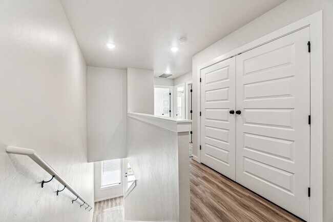 Building Photo - 19604 Molly Dr