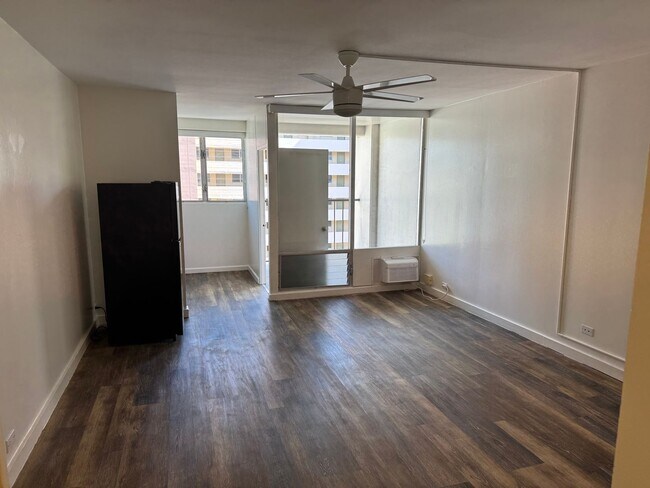 Primary Photo - Studio with A/C & full kitchen in Ala Moan...