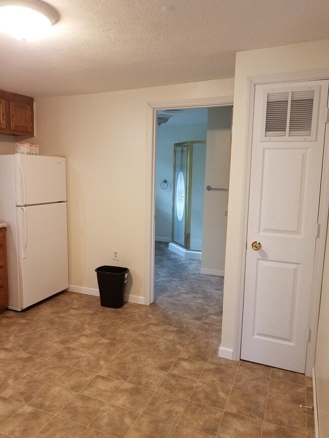 Building Photo - Nice 1-Bedroom Home For Rent in Northwest Elkhart