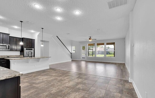 Building Photo - 4431 Vista Point Ln