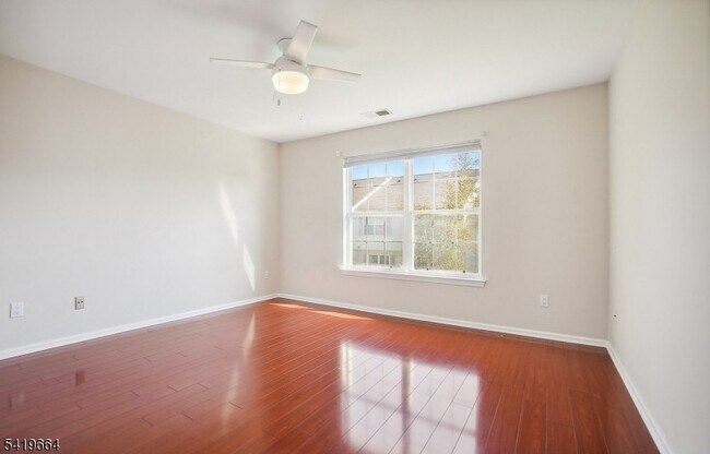 Building Photo - 157 Potomac Dr