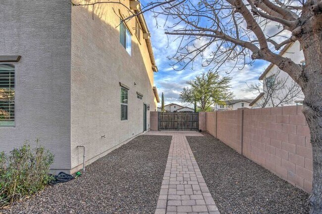 Building Photo - 112 W Crescent Way