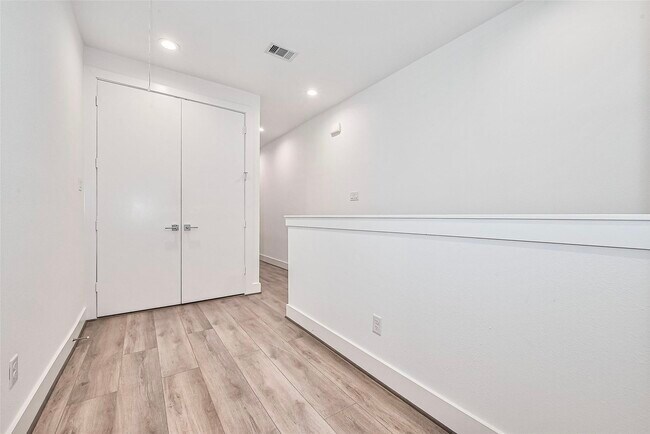 Building Photo - 3510 Hadley St