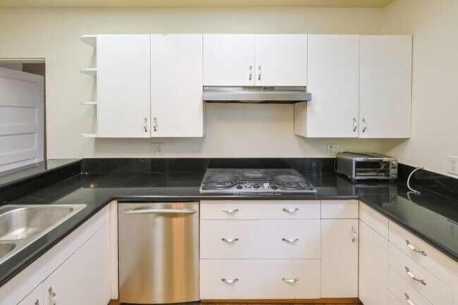 Building Photo - The Carina Victorian Home near the Row!