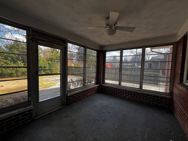 Building Photo - Spacious 3 Bedroom With A Basement