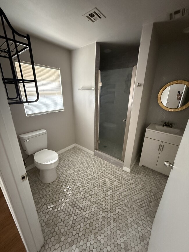 Building Photo - 507 Meadow Lake Dr