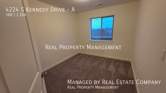 Building Photo - 4224 S Kennedy Dr