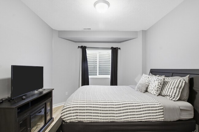 Building Photo - 2950 E Stone Creek Blvd