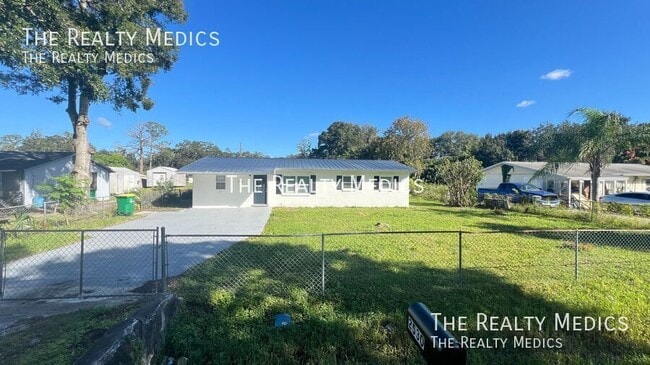 Building Photo - 2530 N Palm Dr