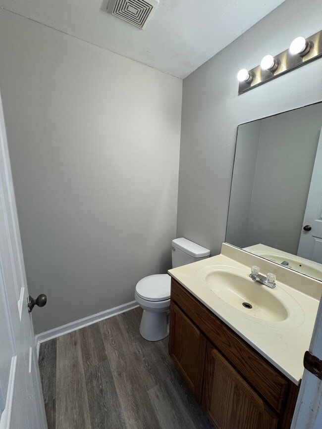 Building Photo - Townhouse in Murray