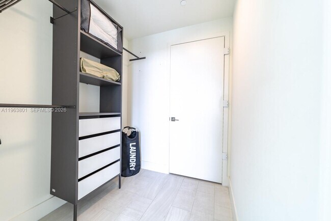 Building Photo - 2000 Metropica Wy