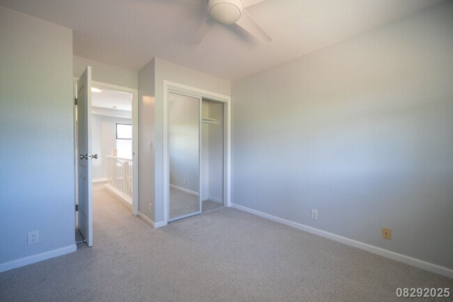 Building Photo - Spacious 3BR/2.5BA Mililani Townhome – $4,...