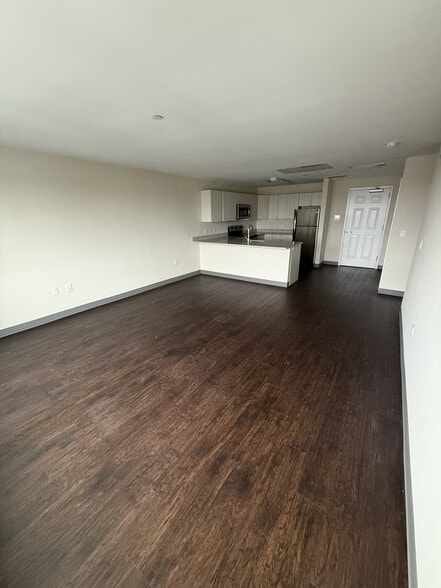 Building Photo - 695 Hamilton St