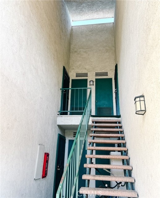 Building Photo - 15240 Ocaso Ave