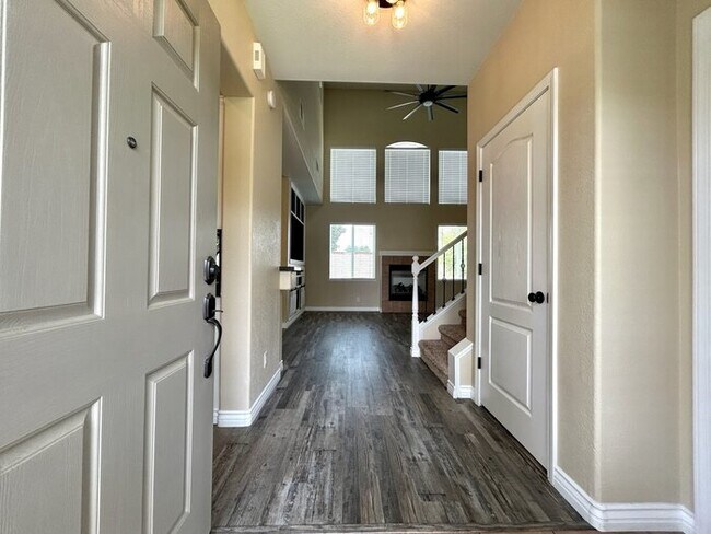 Building Photo - Gated Community! Beautiful 3bd/2.5bth in Folsom