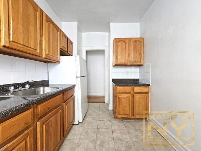 Building Photo - 1 bedroom in ASTORIA NY 11106