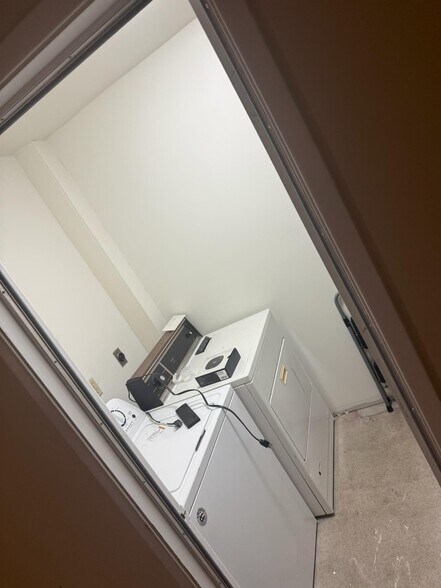 Building Photo - 853 Harper Ct