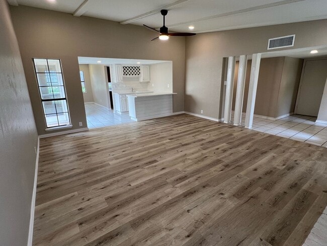 Building Photo - 6700 Forestview Dr