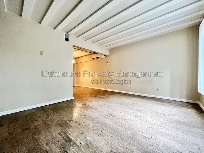 Building Photo - 10375 Portage Rd
