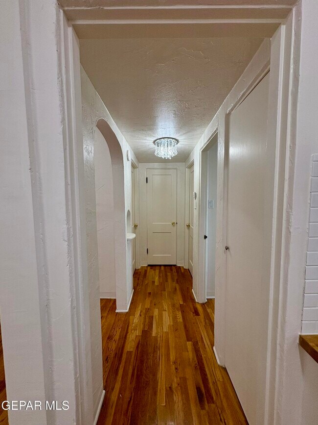 Building Photo - 4628 Clifton Ave