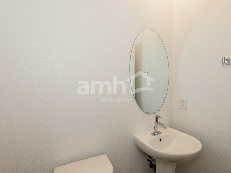 Building Photo - 9474 Aldersyde Dr