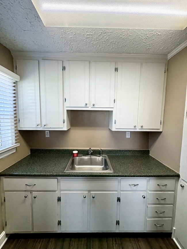 Building Photo - 2 Bedroom Pet Friendly Home For Rent in Hopkinsville!