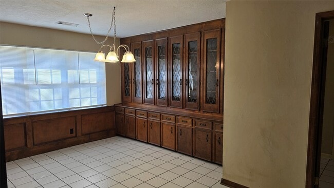 Building Photo - 6207 Jadecrest Dr