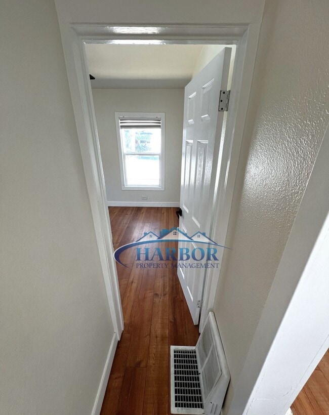 Building Photo - Spacious 3-Bedroom 1.5 Bath with a Large B...