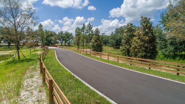 Building Photo - Live The Villages life: 3Bedrooms/2Baths furnished home with all the premier recreation access!