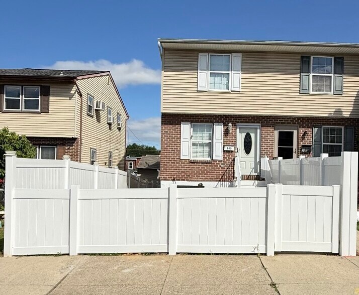 Private Fencing - 243 E Fairview St