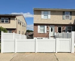 Building Photo - 243 E Fairview St