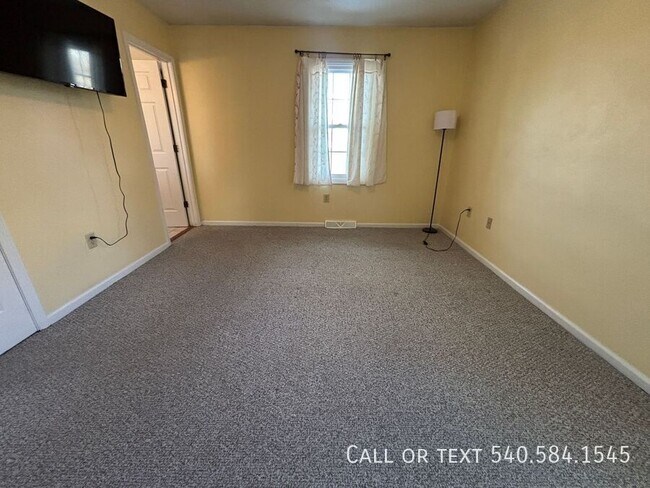 Building Photo - 136 Grimes St