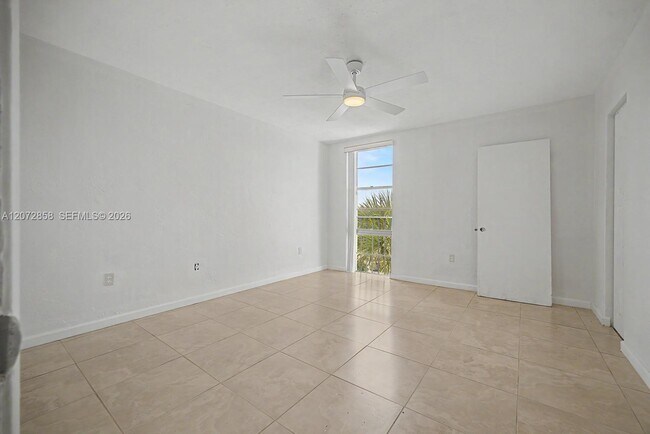 Building Photo - 6900 N Kendall Dr