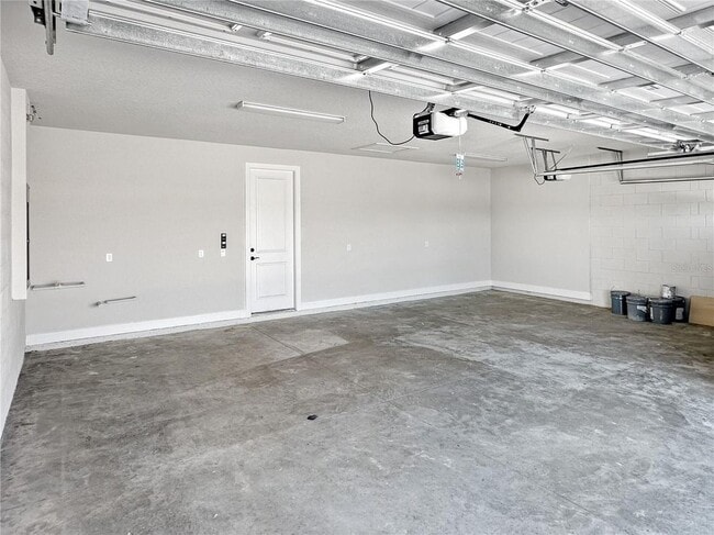 Building Photo - 15209 Willow Ridge Dr